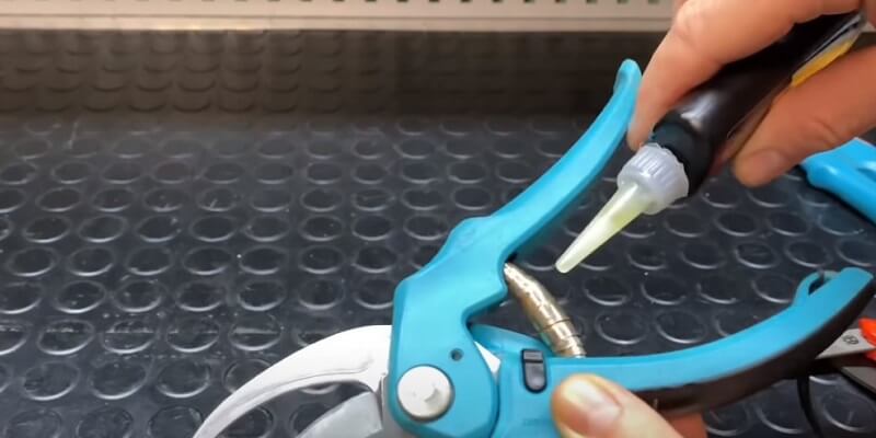 how to sharpen pruning clippers